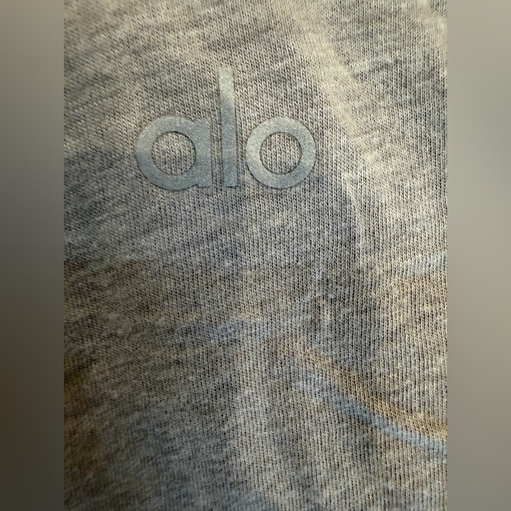 ALO Yoga Men’s Short Sleeve T-Shirt – Gray – Size XL – Authentic - Picture 3 of 4